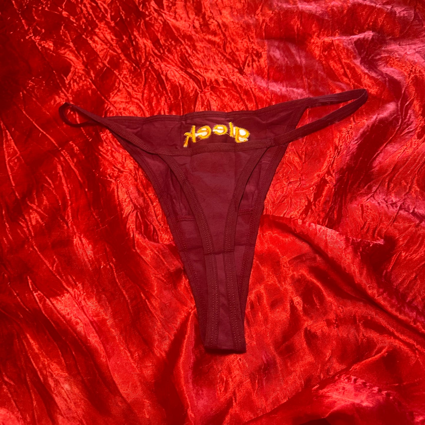 Gleek Thong (L) maroon/yellow