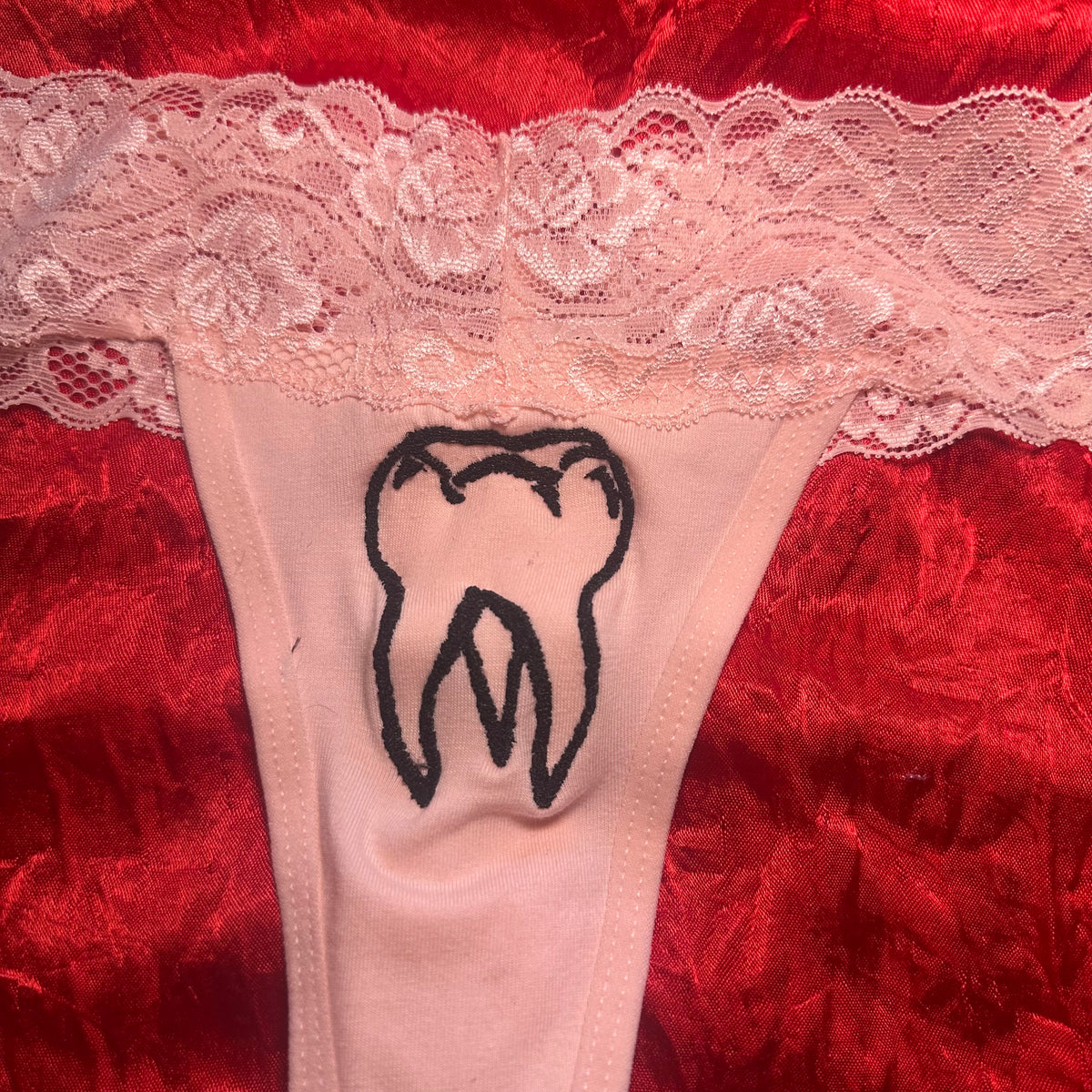 Tooth Lace Thong (S) peach/black