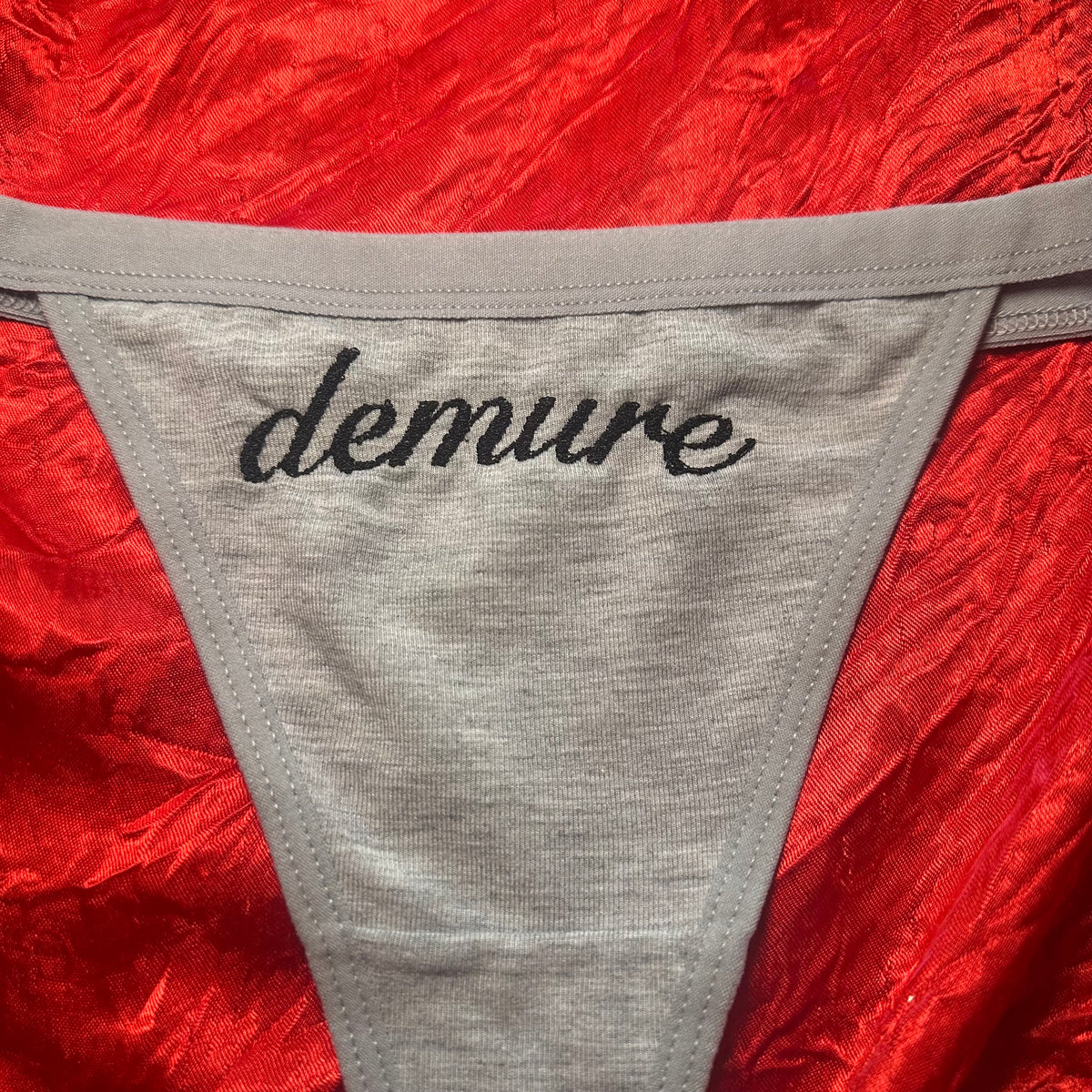 Demure Thong (XS) grey/black