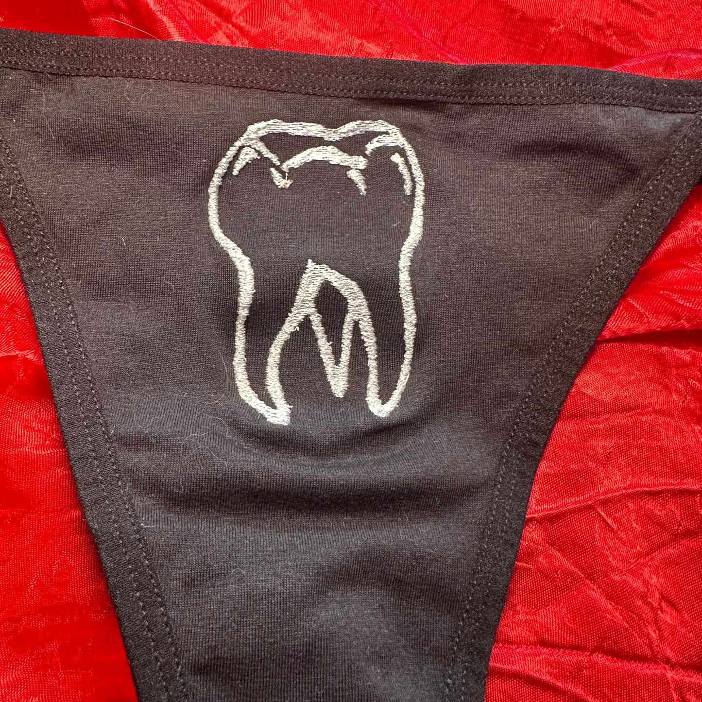 Tooth Thong (M) black/white