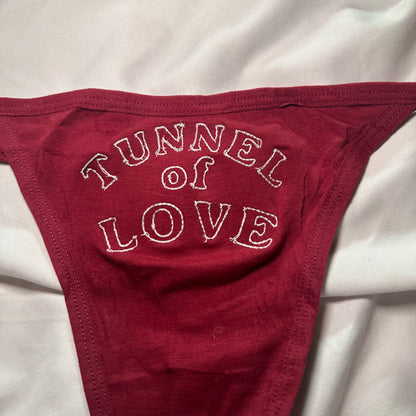 Tunnel of Love Thong (M) maroon/white