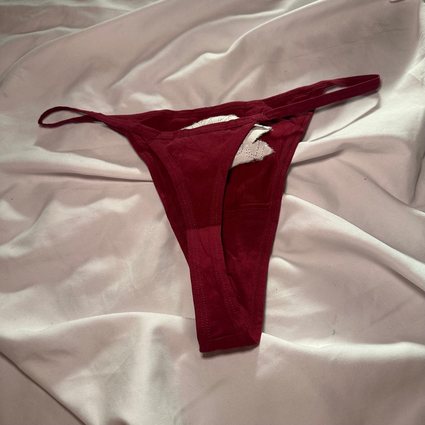 Tunnel of Love Thong (M) maroon/white