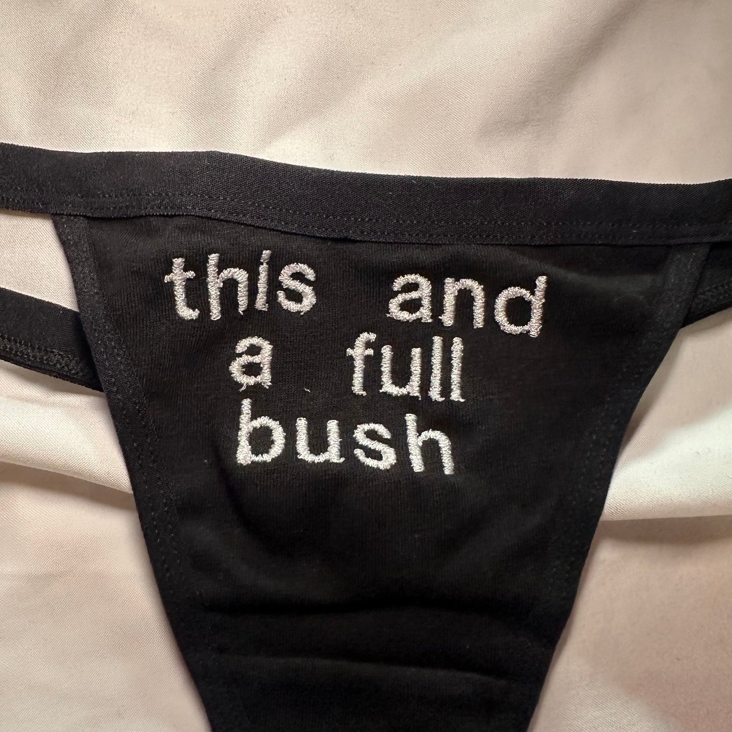 Full Bush Thong (M) black/white