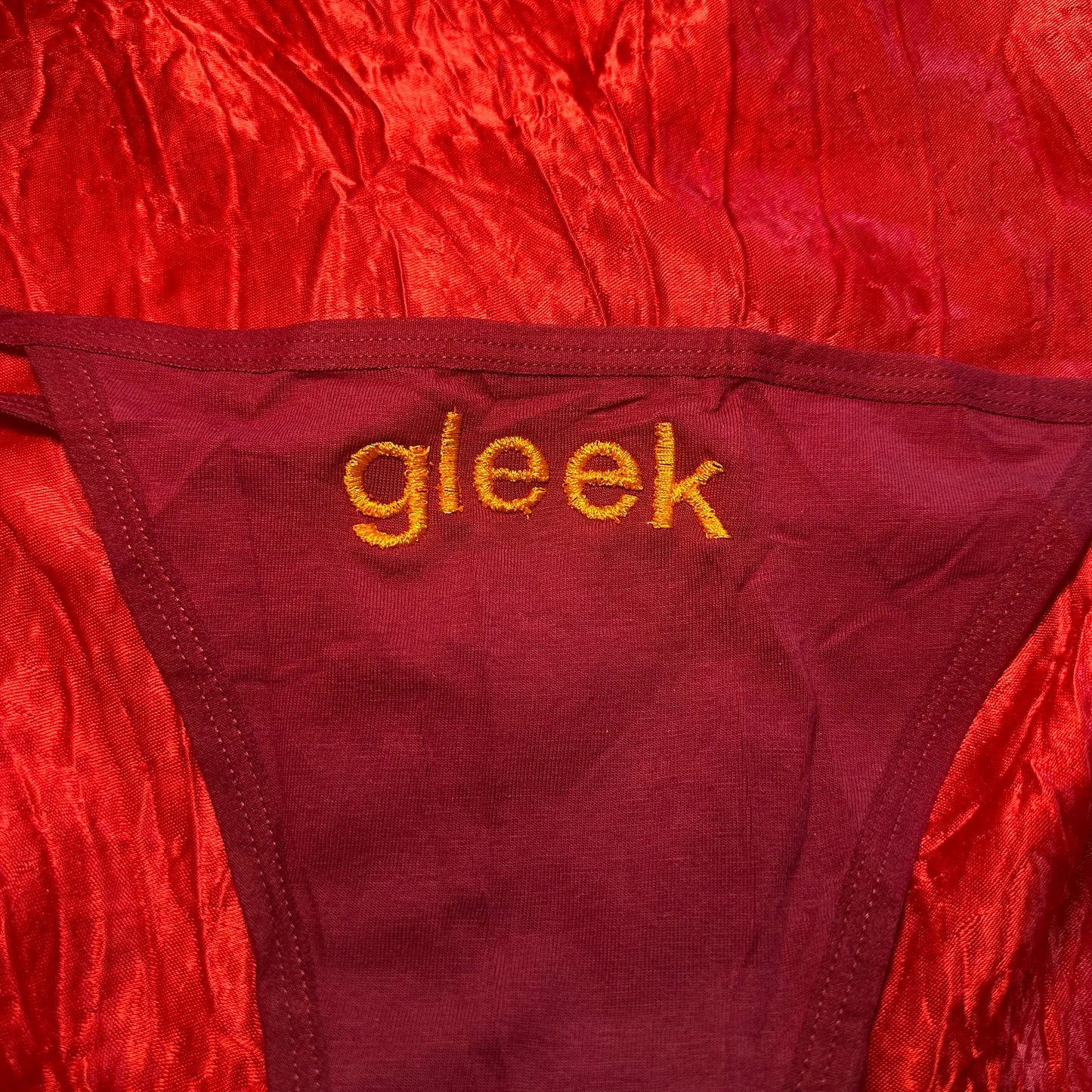 Gleek Thong (L) maroon/yellow