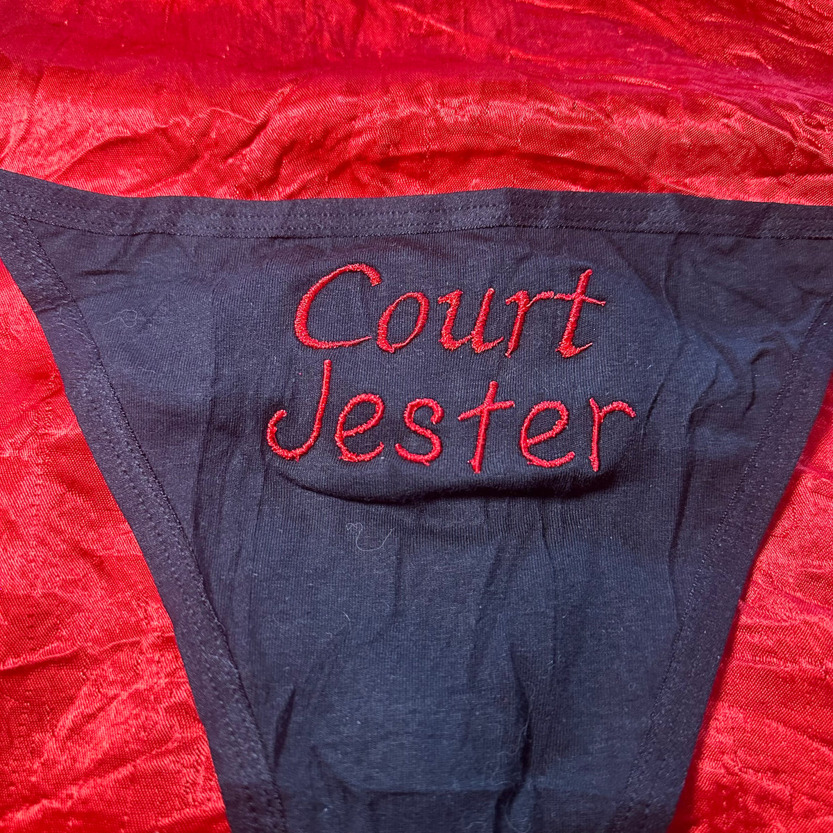 Court Jester Thong (XXL) black/red