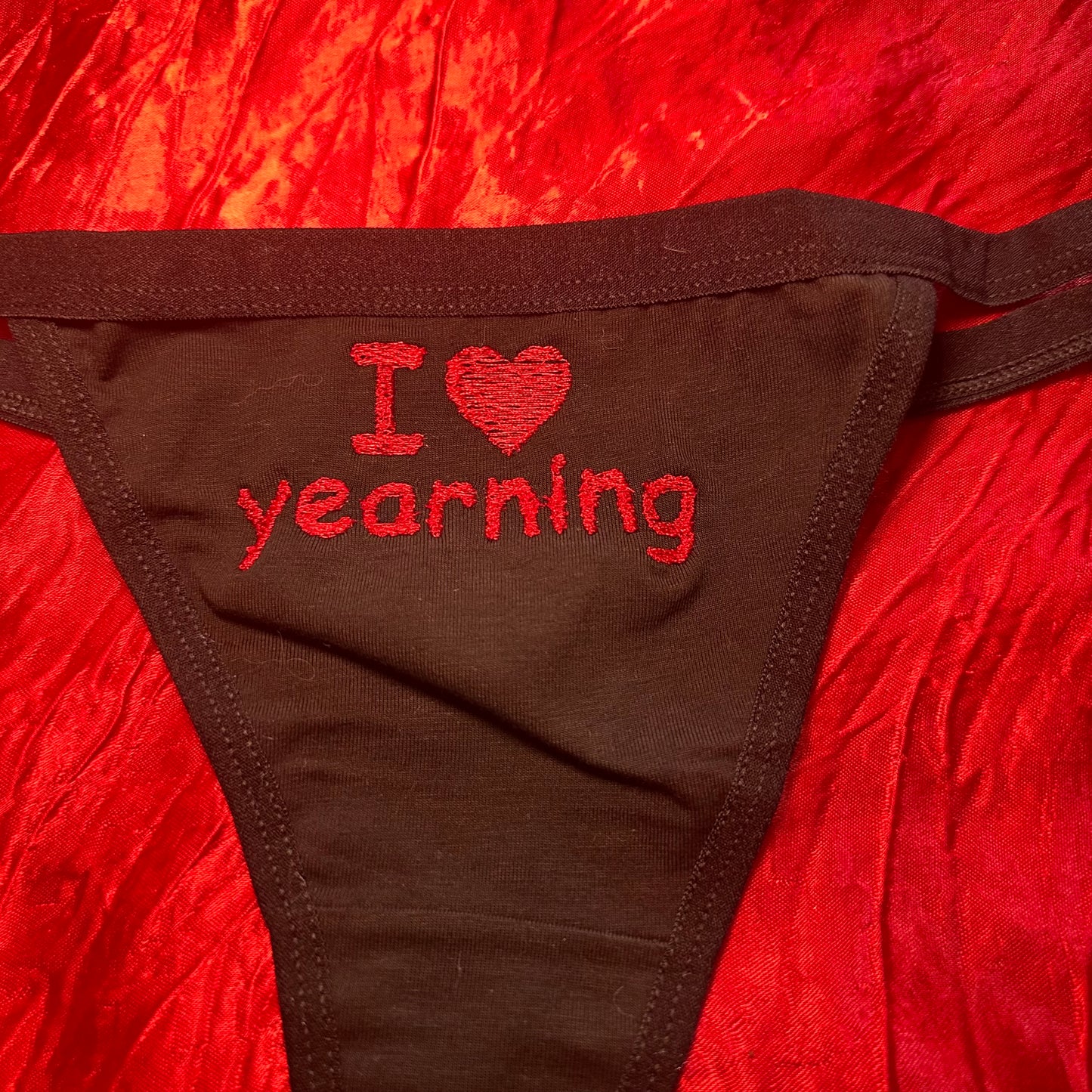 Yearning Thong (XL) black/red