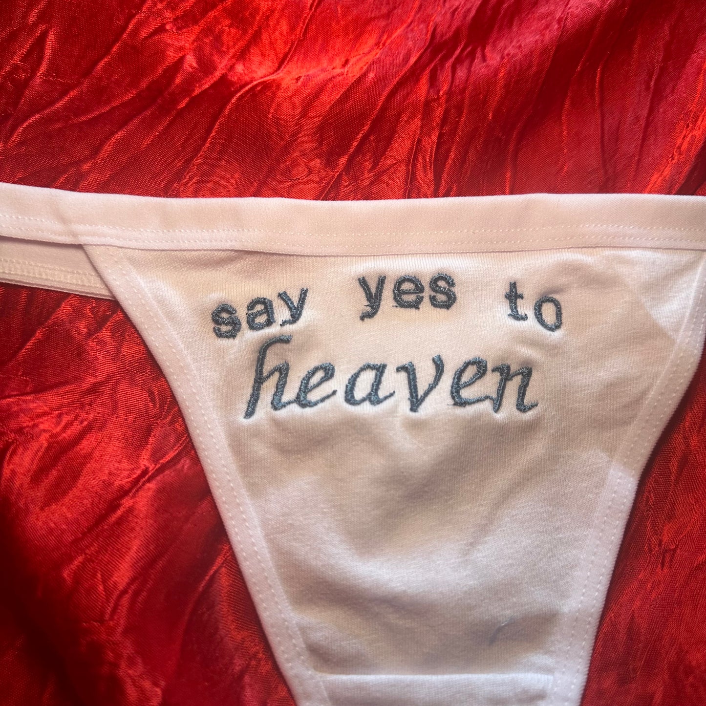 Yes to Heaven Thong (L) white/blue