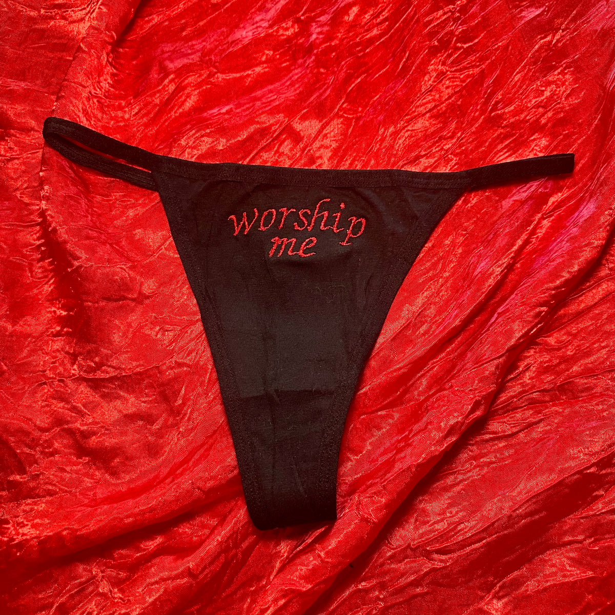 Worship Me Thong (S) black/red
