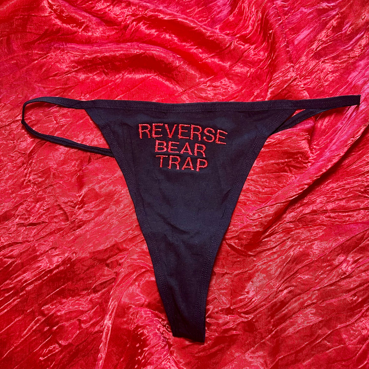 Reverse Bear Trap Thong (L) black/red