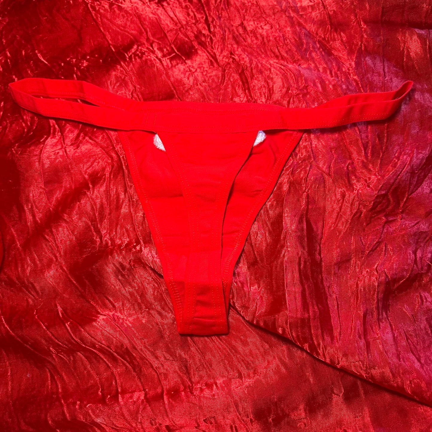 Ovulating Thong (XL) red/whife