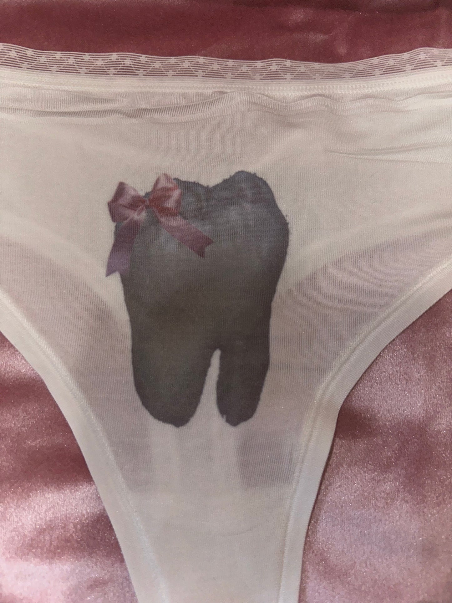 Tooth Bow Thong (XXL)