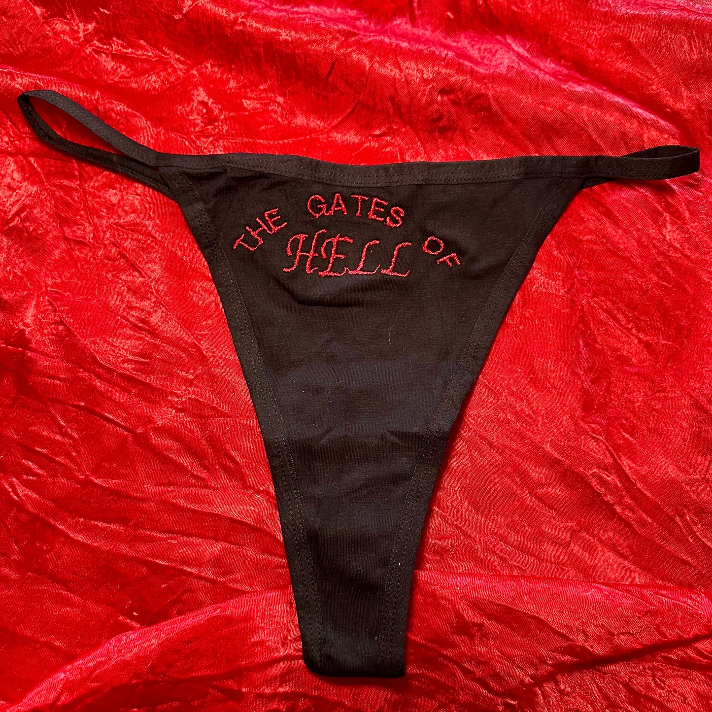 Gates of Hell Thong (S) black/red
