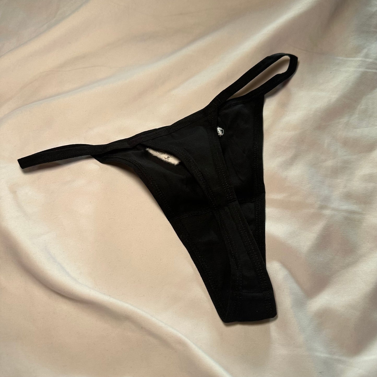 Worship Me Thong (S) black/white
