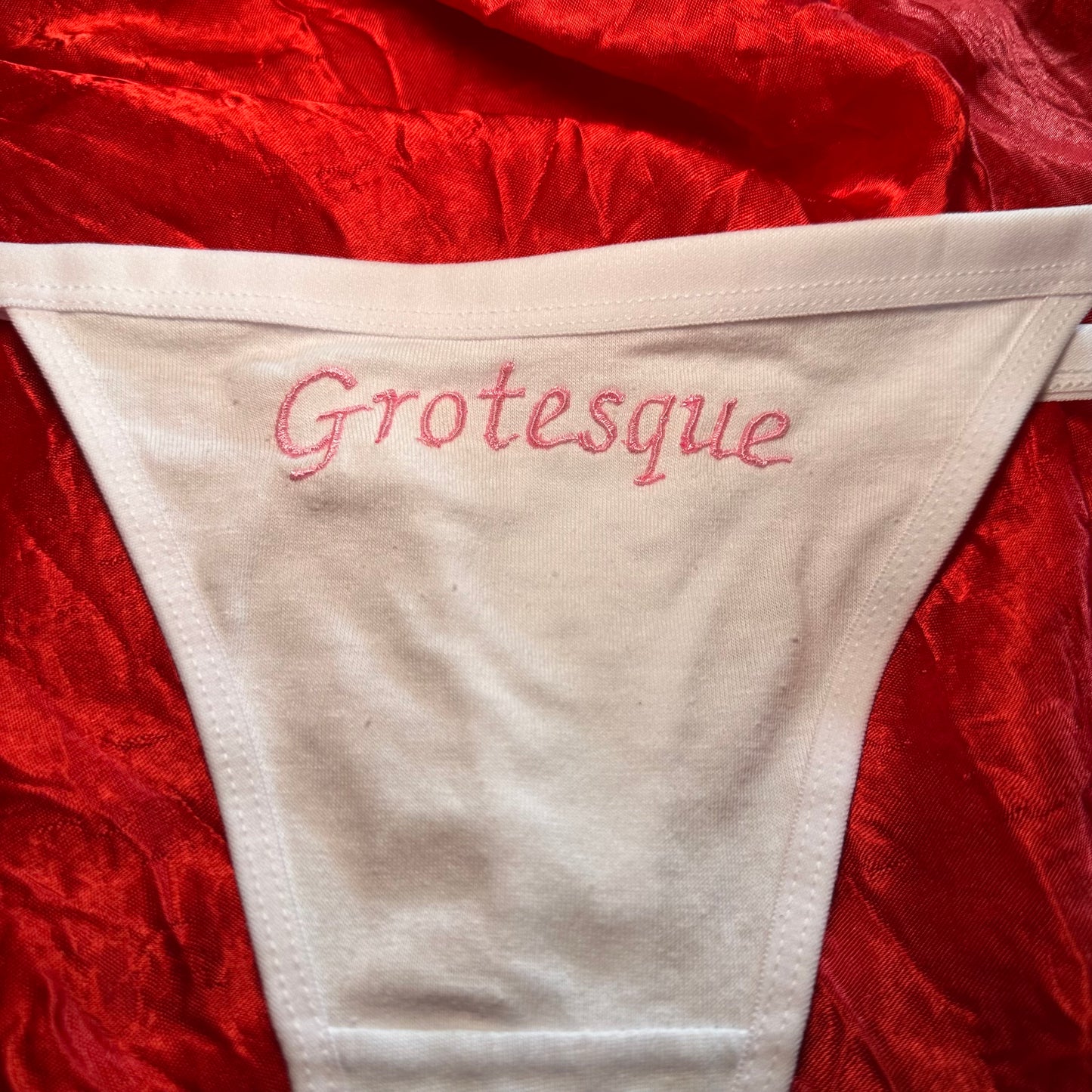 Grotesque Thong (XL) white/pink