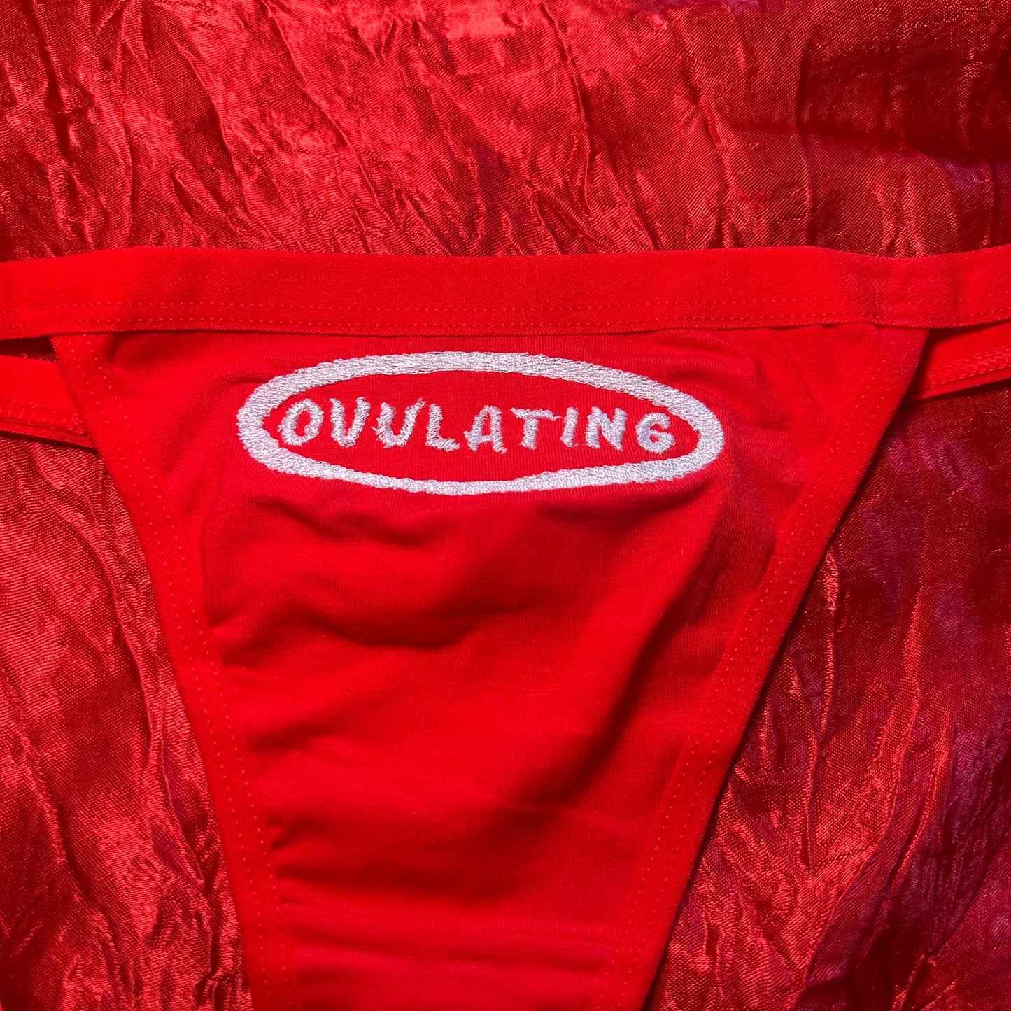 Ovulating Thong (XL) red/whife
