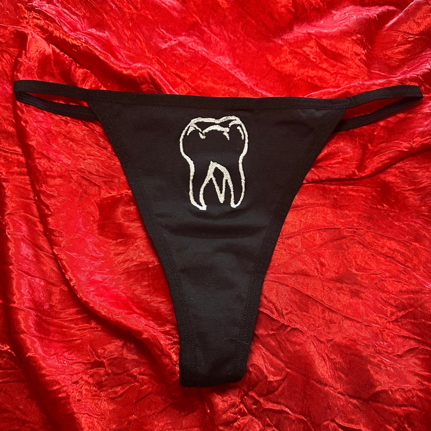 Tooth Thong (M) black/white