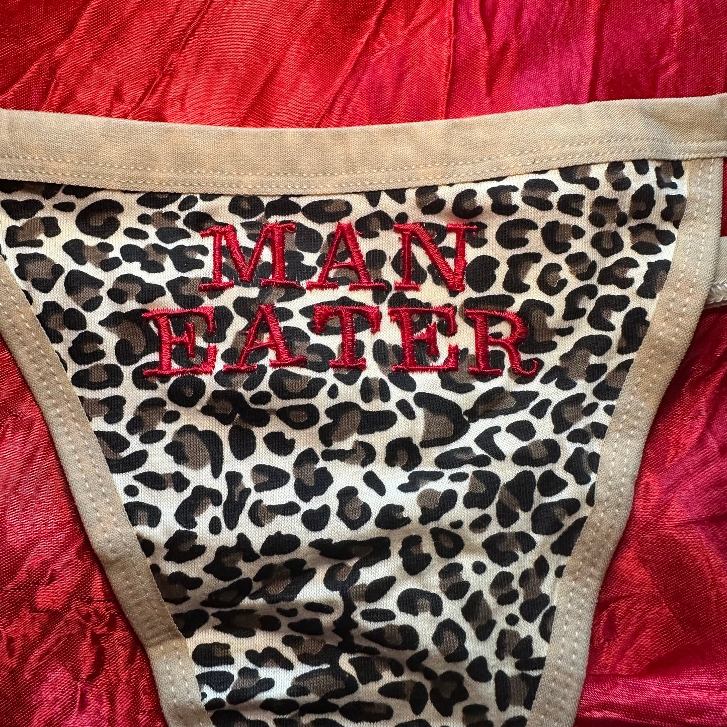 Man Eater Thong (XL) leopard/red