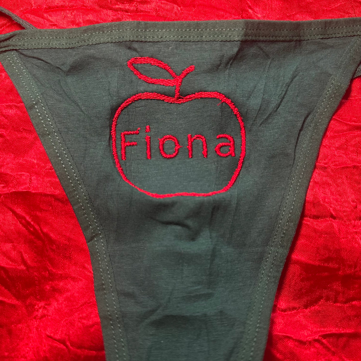 Fiona Apple Thong (M) green/red